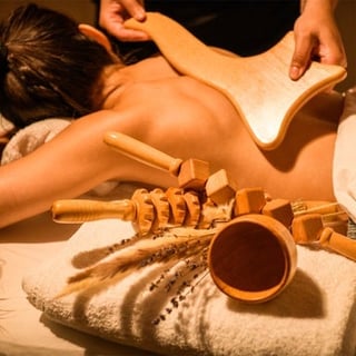 Professional wood sculpting massage treatment session